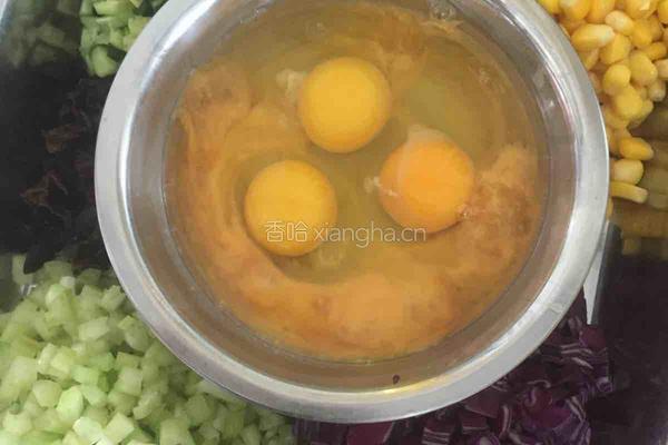 五彩蛋炒饭的做法图解2