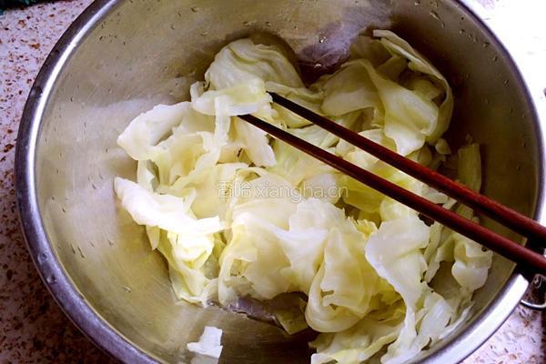 香菇包菜馄饨的做法图解1