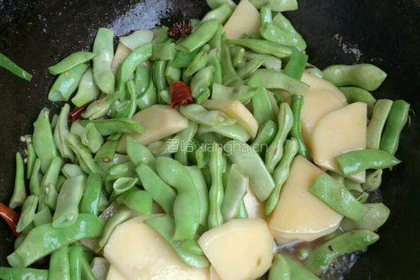 土豆炖豆角的做法图解5