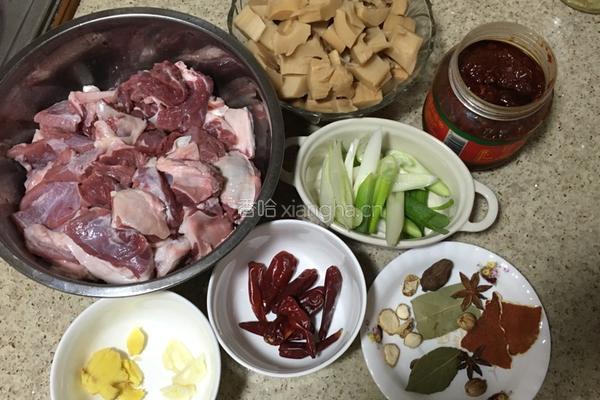 笋子烧牛肉的做法图解1