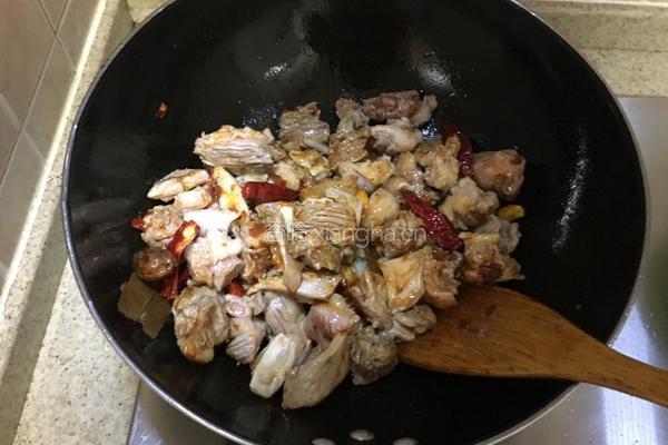 笋子烧牛肉的做法图解5