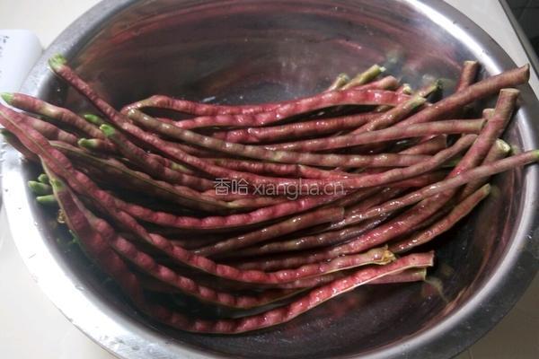 豆角鸡脯肉的做法图解1