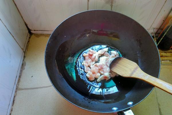 五花肉爆秋葵的做法图解2