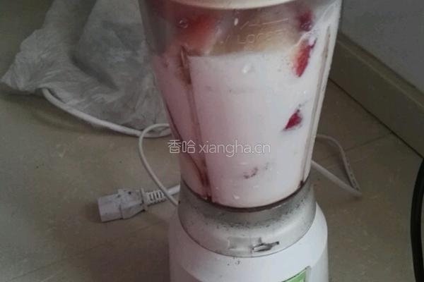 牛奶桃汁的做法图解3
