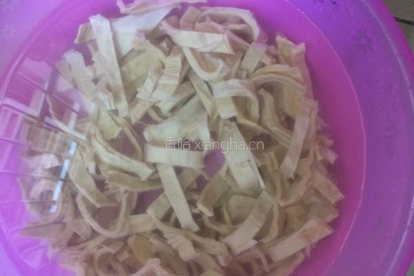 笋干红烧肉的做法图解1