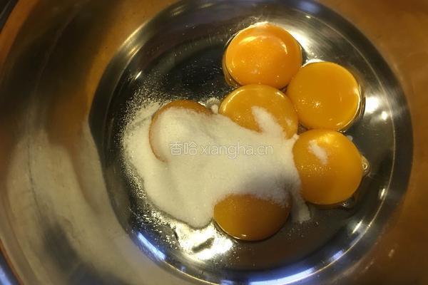 萨瓦林戚风蛋糕的做法图解3