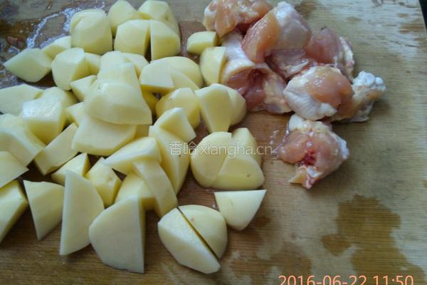 咖喱土豆鸡块的做法图解1