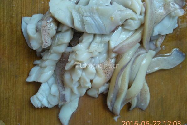 爆炒鱿鱼的做法图解1