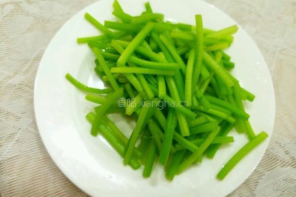 红薯梗炒五花肉的做法图解8