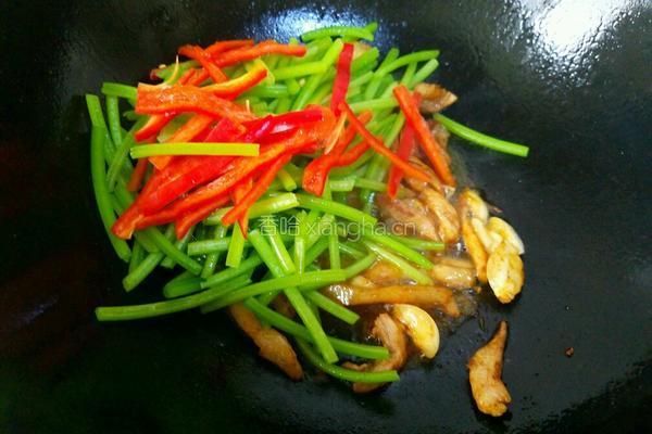 红薯梗炒五花肉的做法图解11
