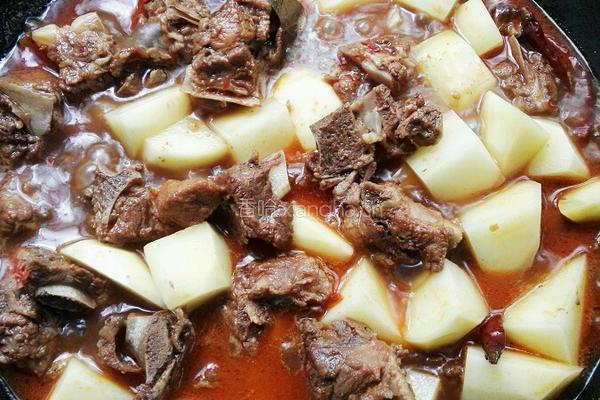 土豆烧排骨的做法图解6