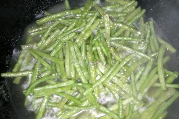 梅干菜炒豇豆的做法图解2