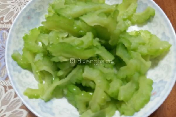 苦瓜炒鸡蛋的做法图解4