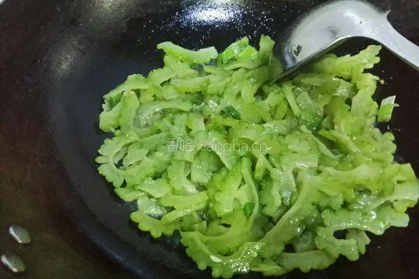 苦瓜炒鸡蛋的做法图解5