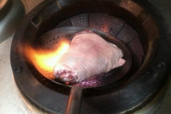 酱肘子（100份）的做法图解1