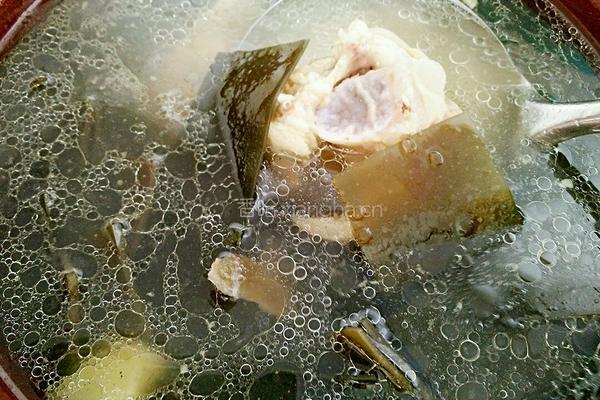 筒子骨海带汤的做法图解8