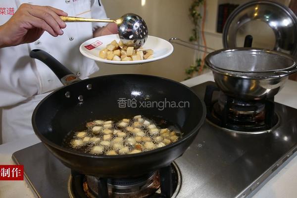 杏鲍菇鸡腿汤的做法图解4