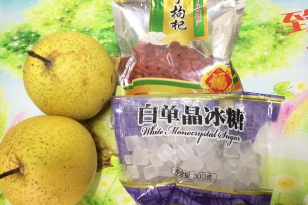 冰糖雪梨水的做法图解1