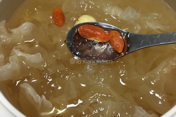 银耳莲子燕窝的做法图解3