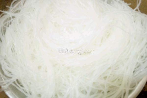 木耳炒粉丝的做法图解1
