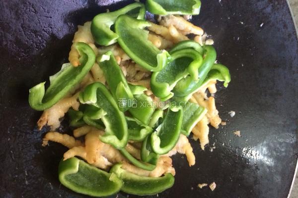 青椒炒鸡爪的做法图解4