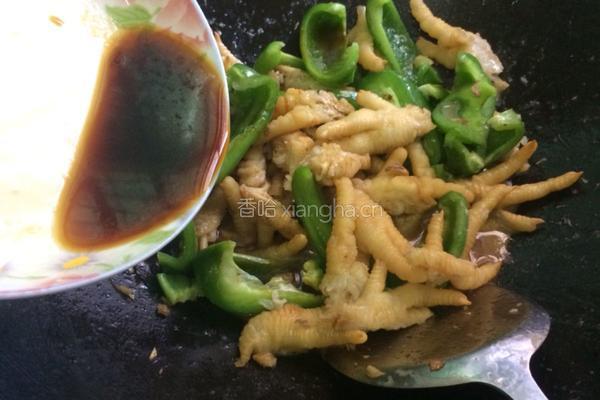 青椒炒鸡爪的做法图解6
