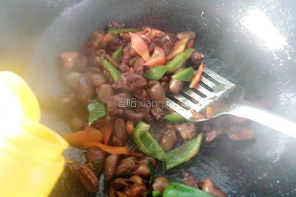 双椒炒鸡心的做法图解13