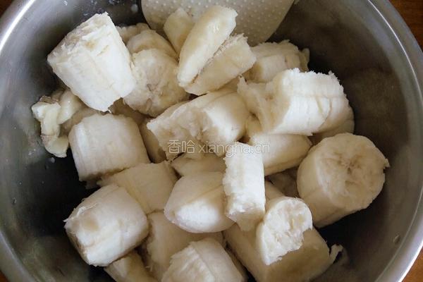 香蕉煎饼的做法图解1