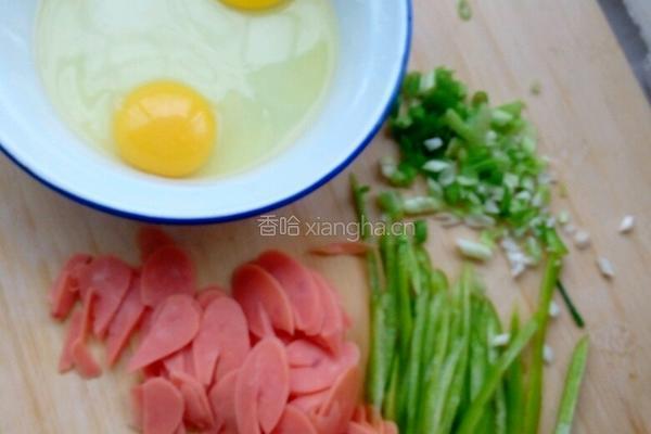 青椒鸡蛋饼的做法图解1