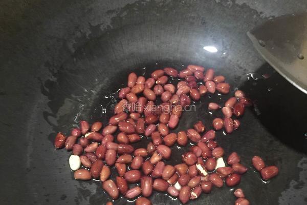 炒花生米的做法图解4