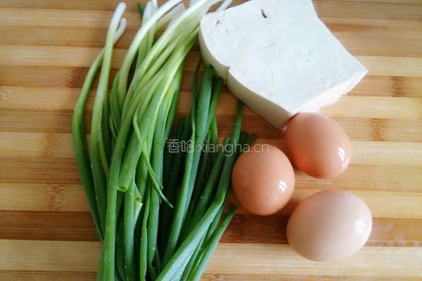 小香葱煎豆腐的做法图解1