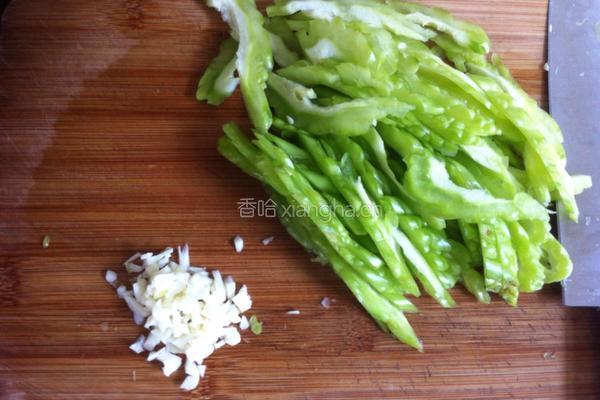 清炒苦瓜的做法图解2