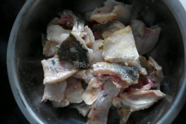 酸菜鱼的做法图解1