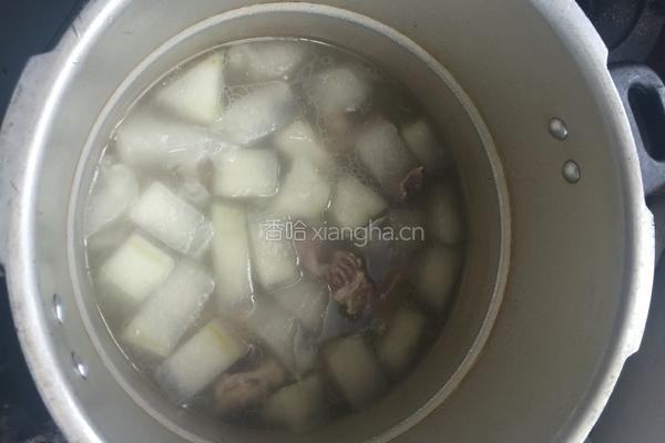 冬瓜排骨汤的做法图解3