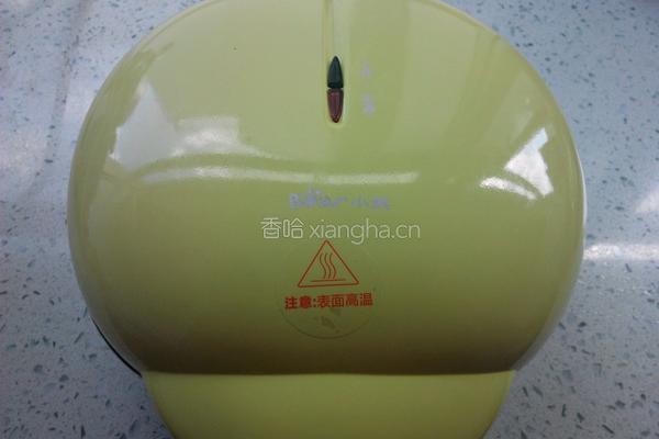 沙拉米饭胡萝卜鸡蛋饼的做法图解1