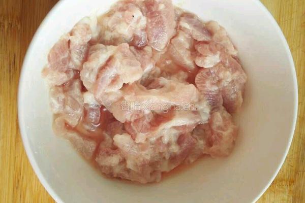 胡萝卜木耳肉片的做法图解2