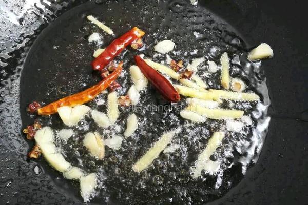 胡萝卜木耳肉片的做法图解5
