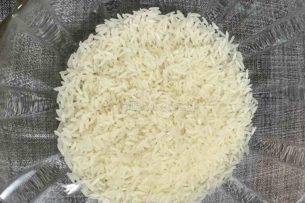 皮蛋瘦肉粥的做法图解1