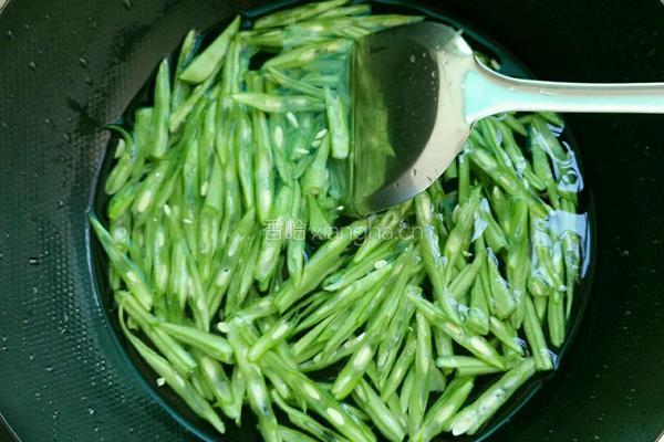四季豆炒肉的做法图解2