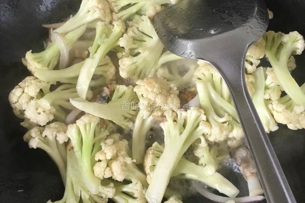 花菜炒鲜味粉丝的做法图解2