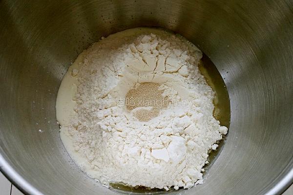 淡奶油爱心小面包的做法图解3