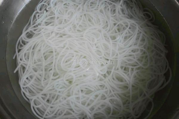 凉拌粉丝的做法图解1