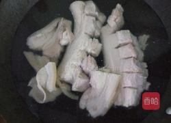 土豆红烧肉的做法图解1