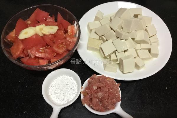 西红柿炖豆腐的做法图解1