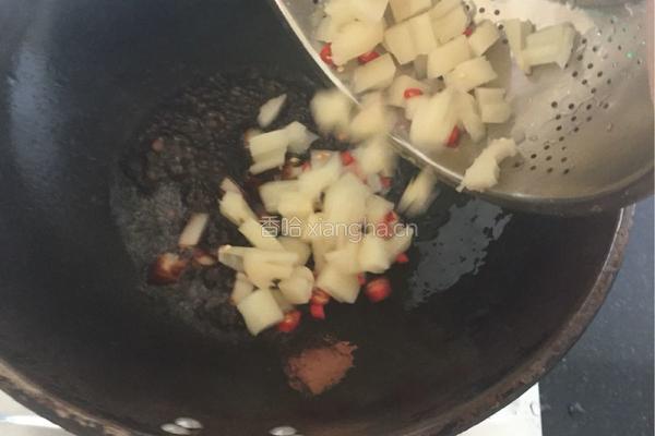 酱爆藕丁的做法图解3