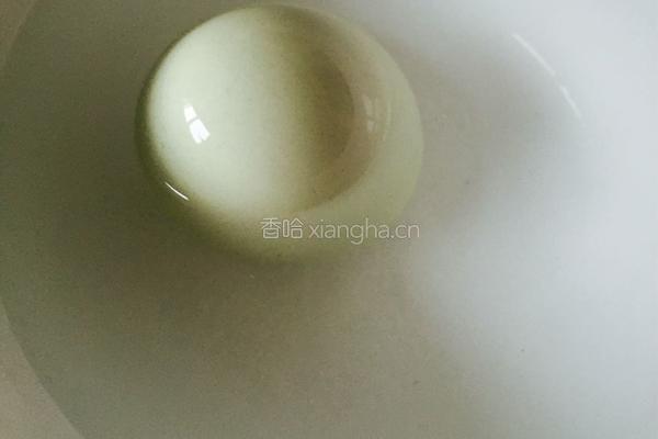 两步腌出油汪汪的咸鸭蛋的做法图解1