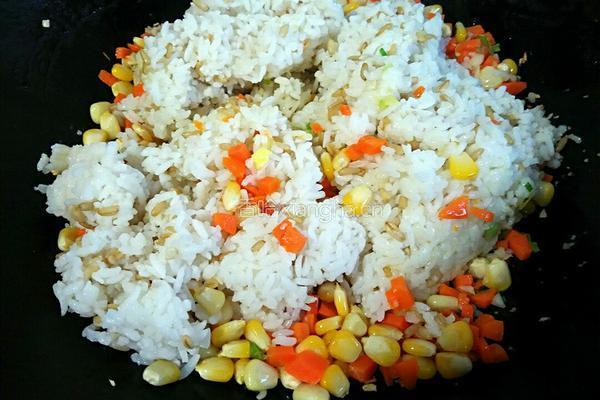 咖哩虾仁炒饭的做法图解7
