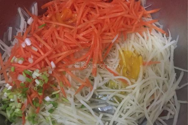 金色大地-鸡蛋土豆饼的做法图解1