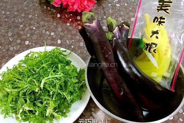 蒜泥茄子卷苦菊的做法图解1