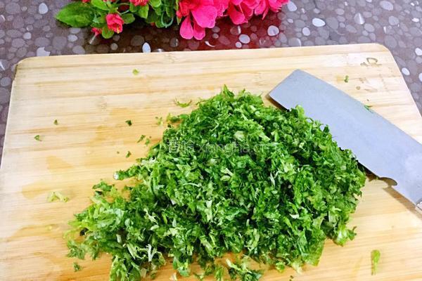 蒜泥茄子卷苦菊的做法图解3